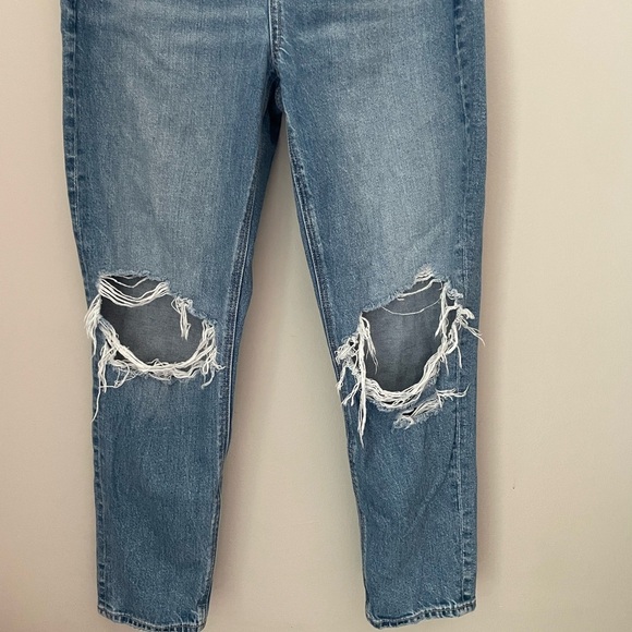American Eagle Outfitters Distressed Mom Jeans Size 4 Short - Picture 2 of 9